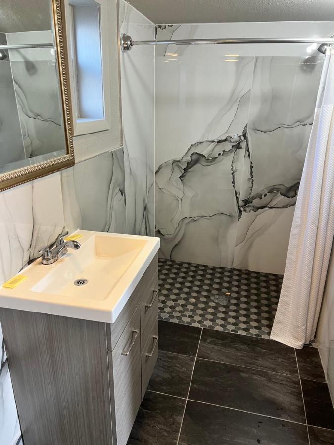 Miami Inn & Suites Ок-Лон Екстер'єр фото