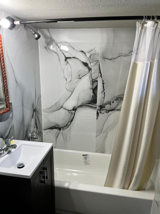 Miami Inn & Suites Ок-Лон Екстер'єр фото